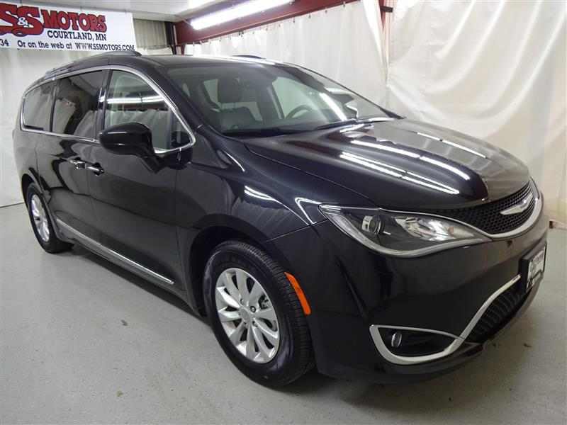 2019 Chrysler Pacifica Black, 22K miles Black 2019 Chrysler Pacifica