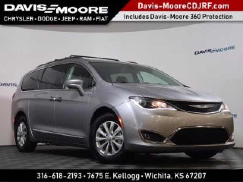 2017 Chrysler Pacifica Silver, 75K miles Silver 2017 Chrysler