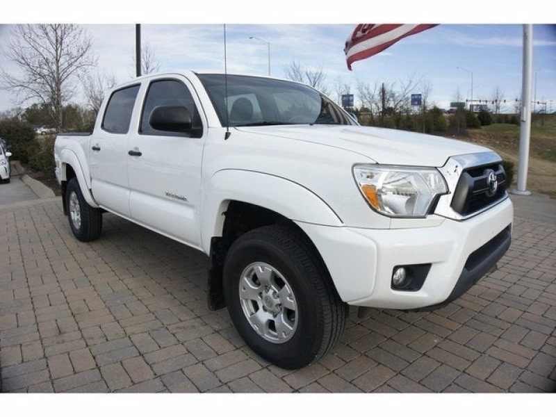 2015 Toyota White, 122K miles White 2015 Toyota
